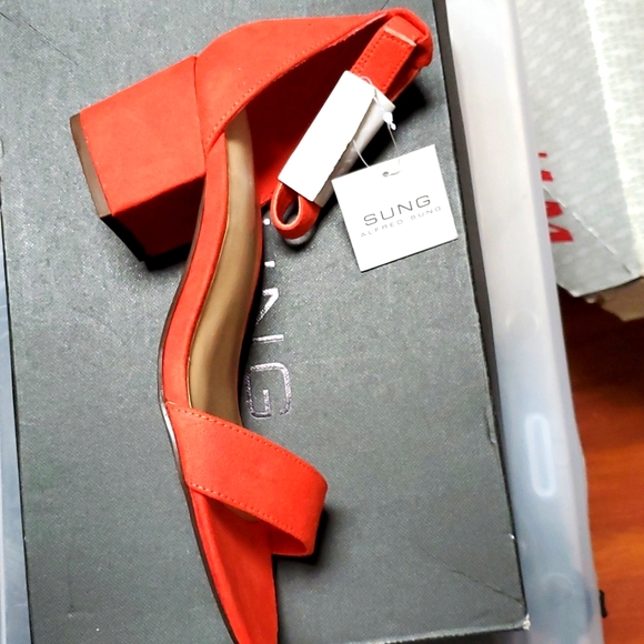 Sung new orange sandles size 7 - Picture 2 of 2